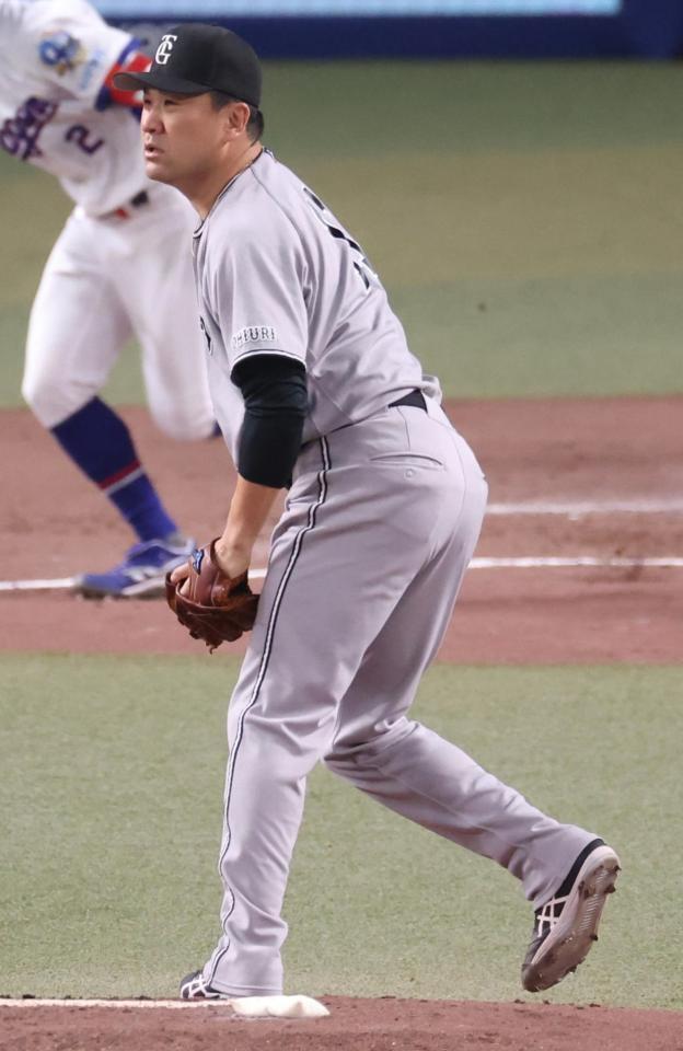 ２回、田中に先制の右前打を許す先発の田中将