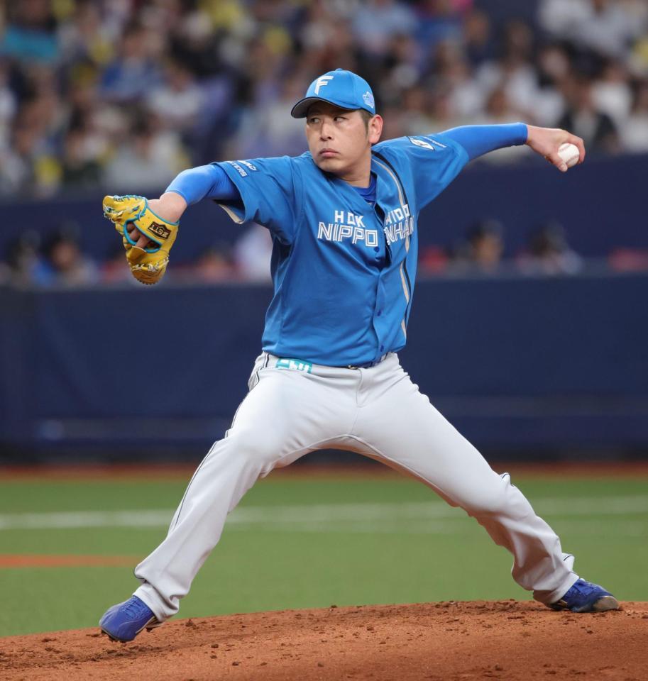 好投する先発の加藤（撮影・坂部計介）