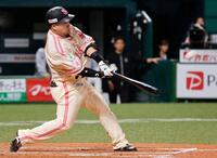 ７回、山川が左越えに３ランを放つ