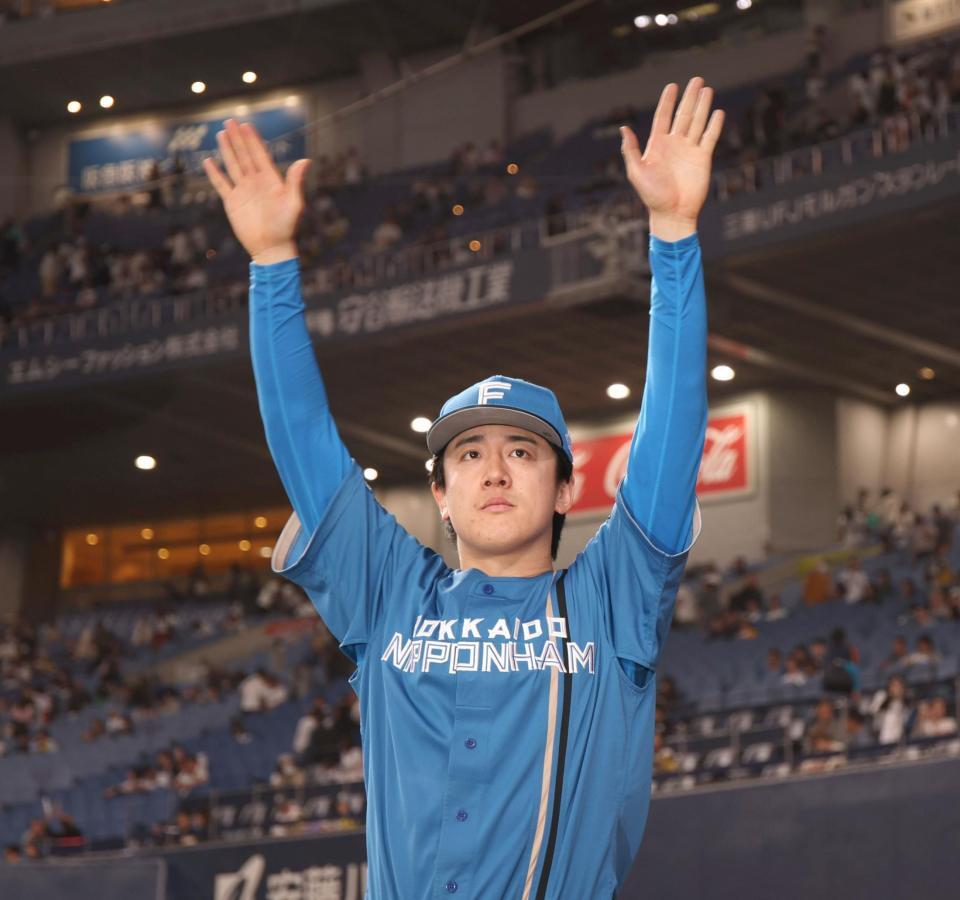 ファンの声援に応える北山（撮影・坂部計介）