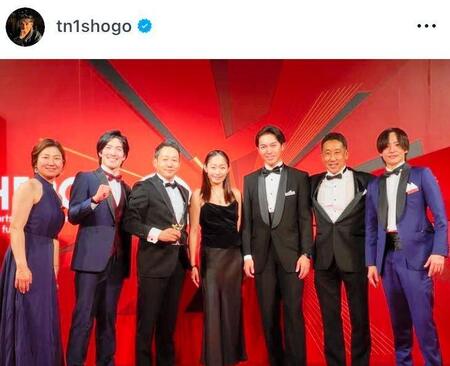 右から３人目が清原正吾さん。２４年１２月２１日付のインスタグラム＠ｔｎ１ｓｈｏｇｏより