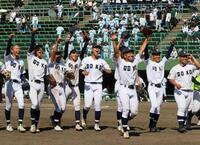 ５９年ぶりの優勝を果たし、喜びを爆発させる呉港ナイン（撮影・市尻達拡）