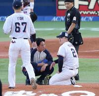 １回、強襲安打を受けて降板する吉村（撮影・金田祐二）