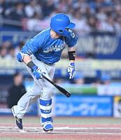 ８回、勝ち越しの左前適時打を放つ清宮幸（撮影・開出牧）