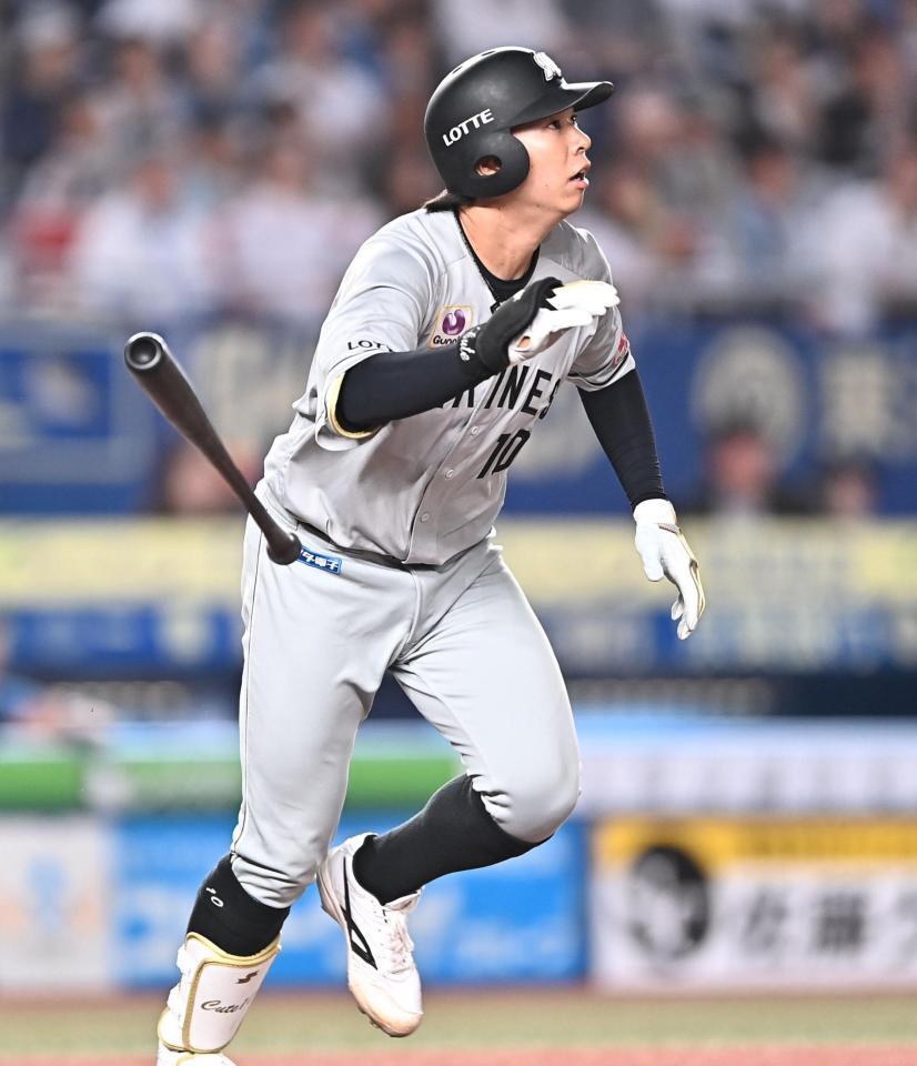 ７回、同点の右越えソロを放つ上田（撮影・開出牧）