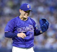 初回に５失点を喫し、悔しさをあらわにする中西（撮影・伊藤笙子）