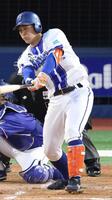 １回、松尾が二塁へ適時内野安打を放つ