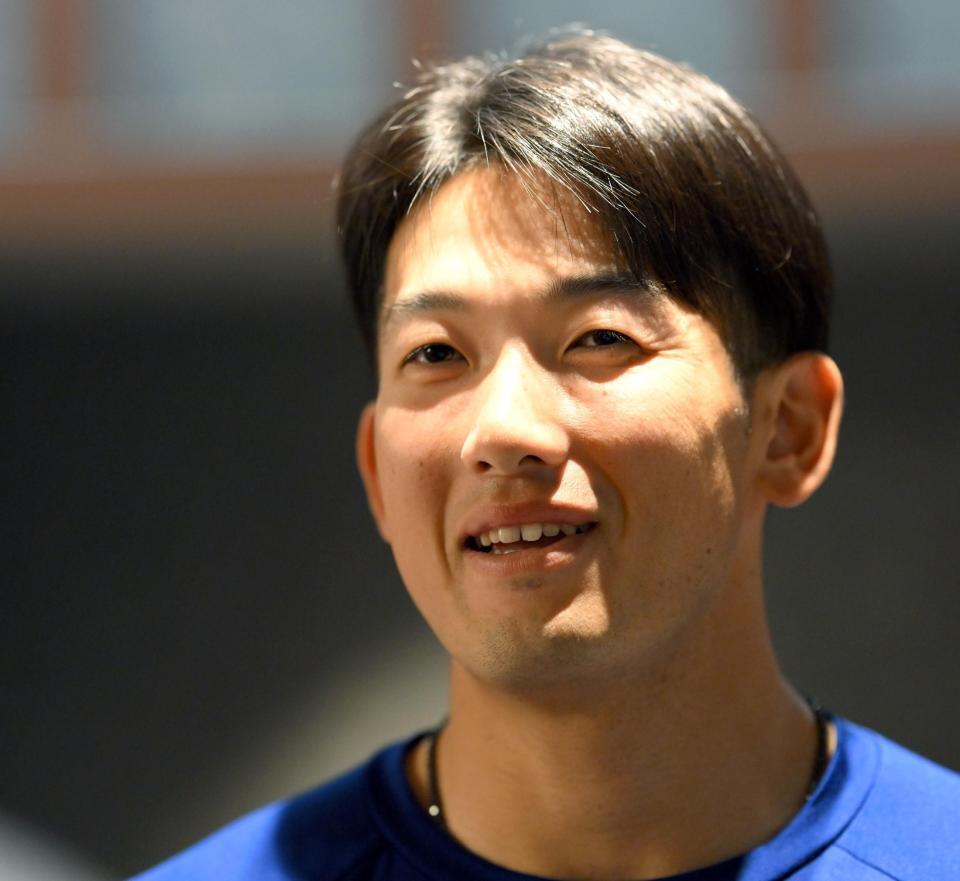 ソフトバンクへのトレードが決まり、取材に応じる山本祐＝１２日