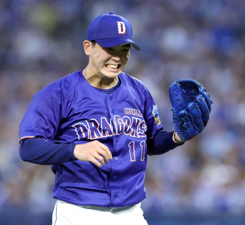 初回に５失点を喫し、悔しさをあらわにする中西（撮影・伊藤笙子）