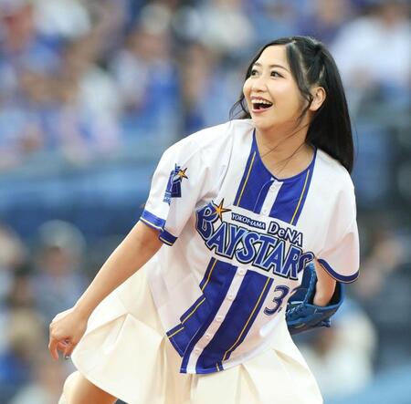 始球式に登板した門松みゆき（撮影・伊藤笙子）