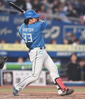 ２回、右前適時打を放つ進藤（撮影・開出牧）