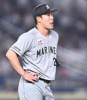 ９回途中で降板し悔しさをにじませる西野（撮影・開出牧）