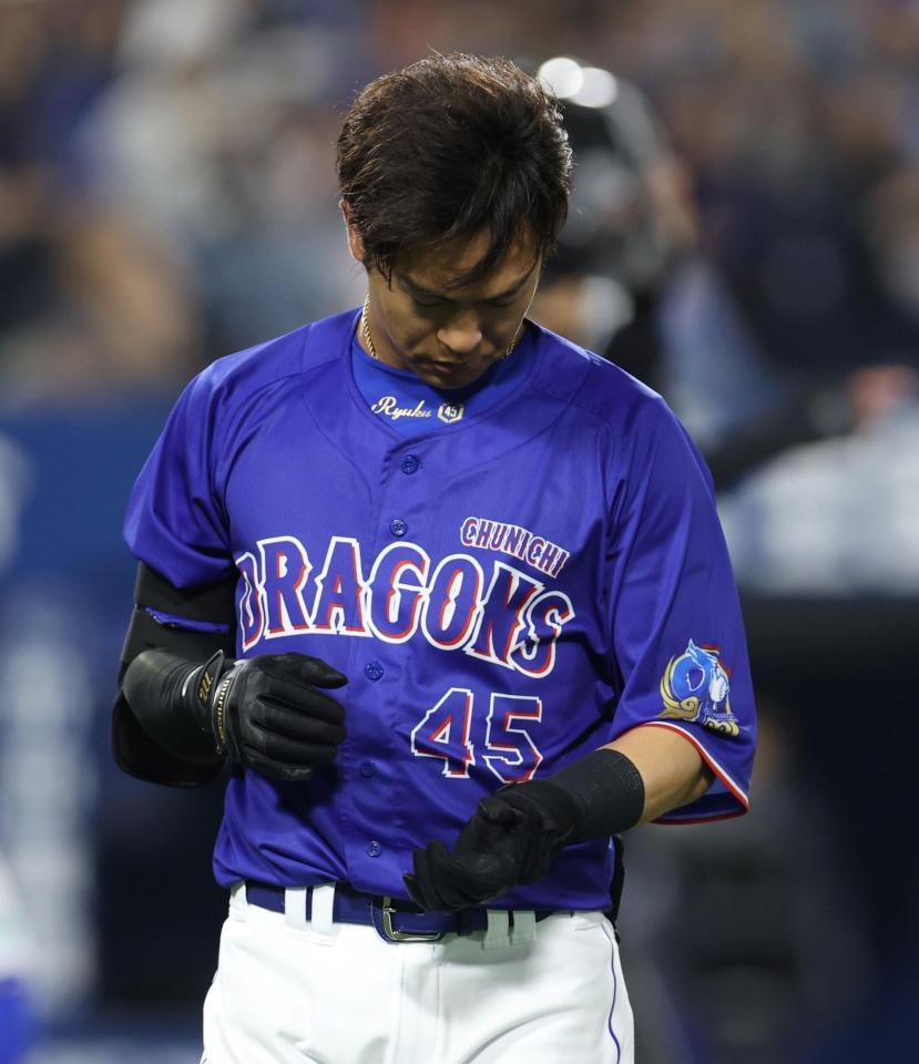 ７回、頭部死球を受けた土田（撮影・伊藤笙子）