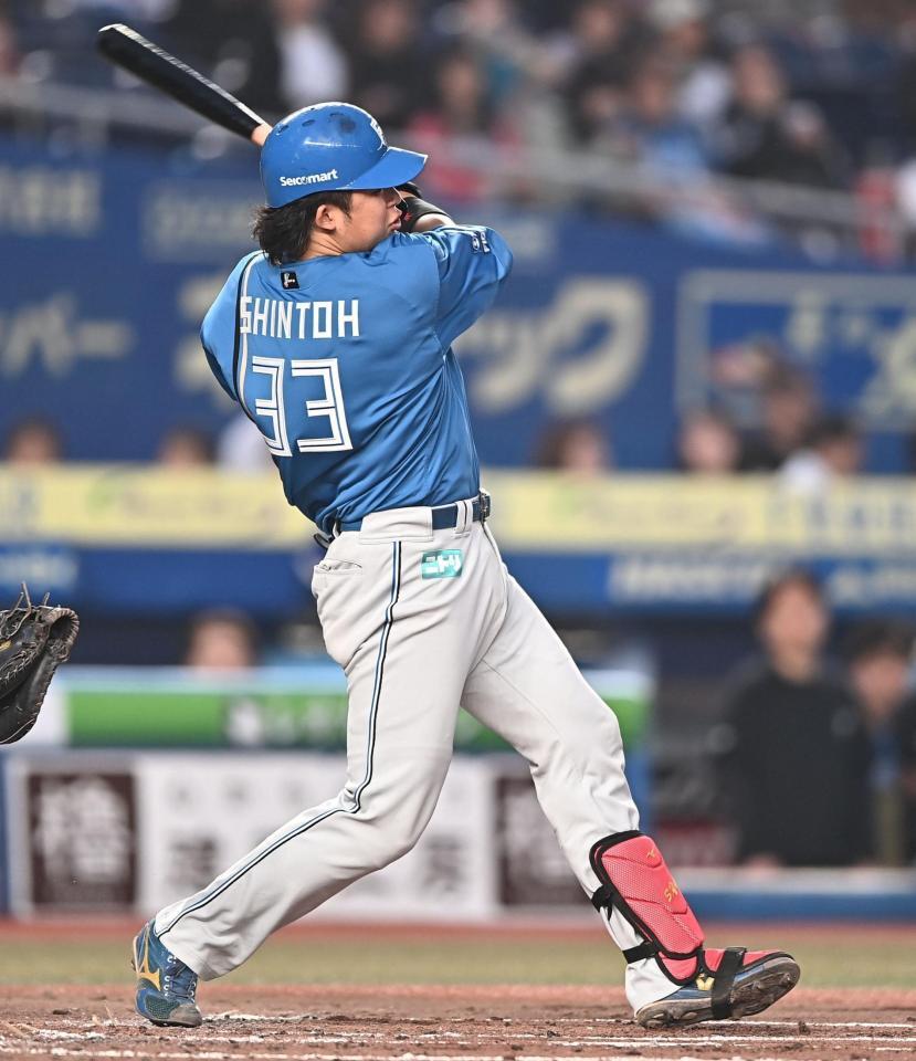 ２回、右前適時打を放つ進藤（撮影・開出牧）