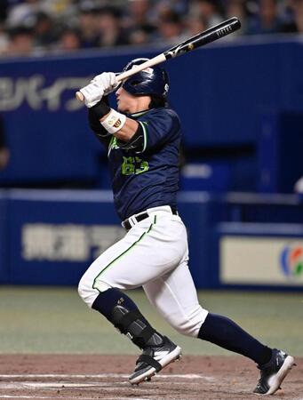 ９回、代打増田が右越えに２ランを放つ