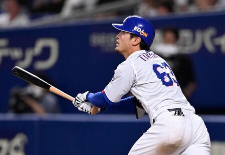 ６回、板山が右中間ソロを放つ