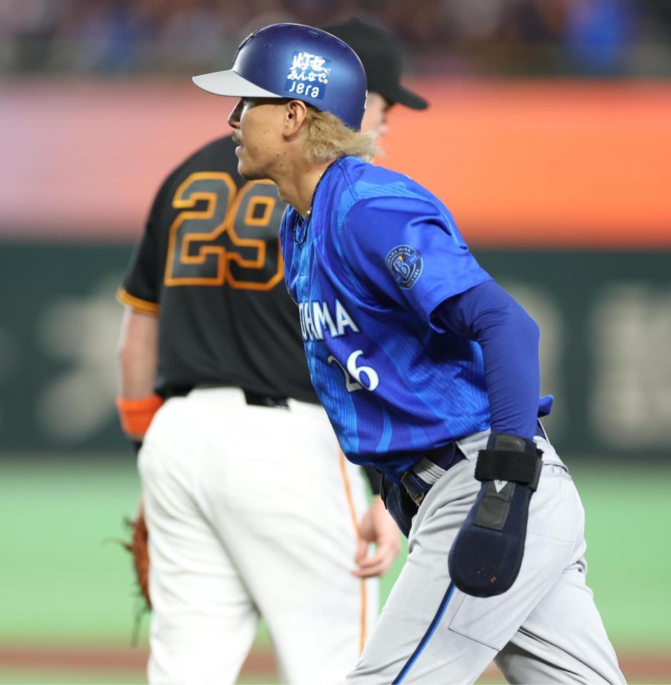４回、けん制死の一走・三森（撮影・金田祐二）