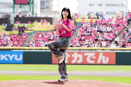 セレモニアルピッチを行った久保史緒里