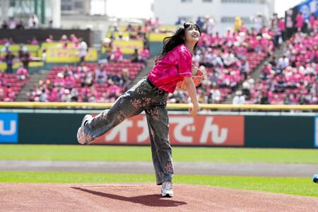 セレモニアルピッチを行った久保史緒里