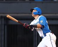 １回、２ランを放つ野村（撮影・中島達哉）