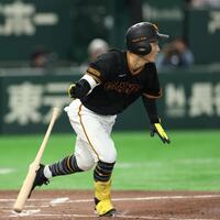 ２回、中前に同点適時打を放つ浦田（撮影・金田祐二）