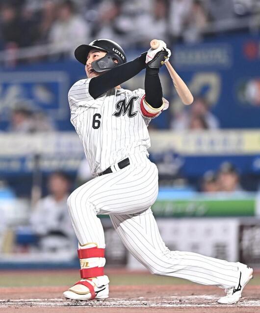 ７回、勝ち越しの左越え３ランを放つ西川（撮影・開出牧）