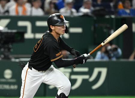 １回、平山が右前打を放つ