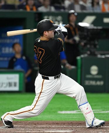 １回、岸田が左前に先制打を放つ