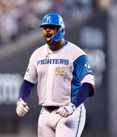 ３回、左前適時打を放ち、雄叫びを上げるレイエス（撮影・中島達哉）
