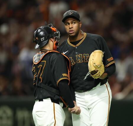 ９回、最後を締めたマルティネス（撮影・金田祐二）