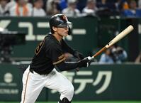 １回、平山が右前打を放つ