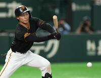 ３回、三塁内野安打を放つ平山（撮影・金田祐二）