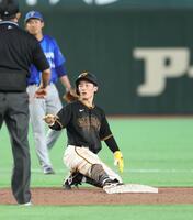 ７回、平山のときけん制死の浦田（撮影・金田祐二）