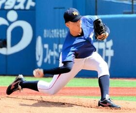 　１９２センチの長身からアンダースローで投げ込む神奈川大・松平