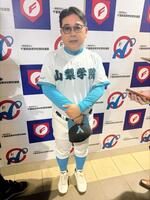 試合後、菰田について話す山梨学院・吉田監督
