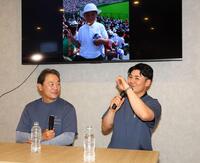 「絵空事」オープンのメディアデーで話をする清宮克幸氏（左）と清宮幸（撮影・中島達哉）