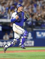 ９回、試合終了となり、ほえる松尾＝１２日