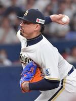 ９回、力投するマチャド（撮影・神子素慎一）