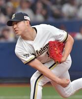 ８回、４番手で登板する椋木（撮影・神子素慎一）