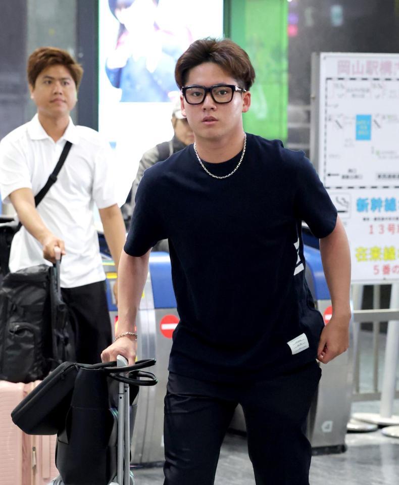 岡山に到着した金丸（撮影・立川洋一郎）