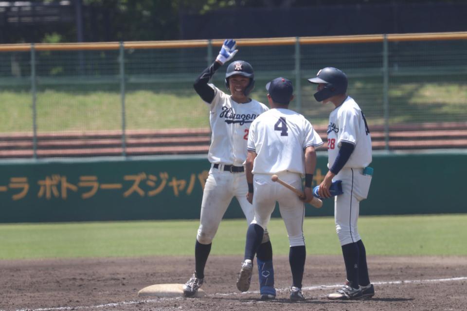 ９回に適時打を放った高橋