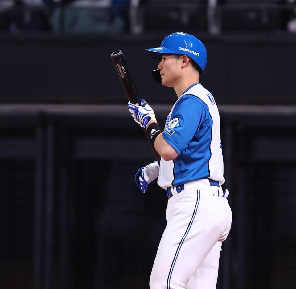 ２回、押し出し四球を選ぶ清宮幸（撮影・中島達哉）