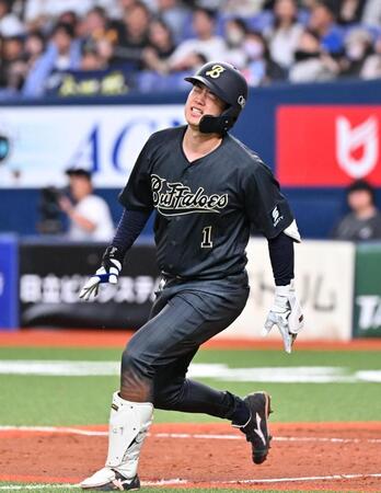 ４回、死球を受けた太田