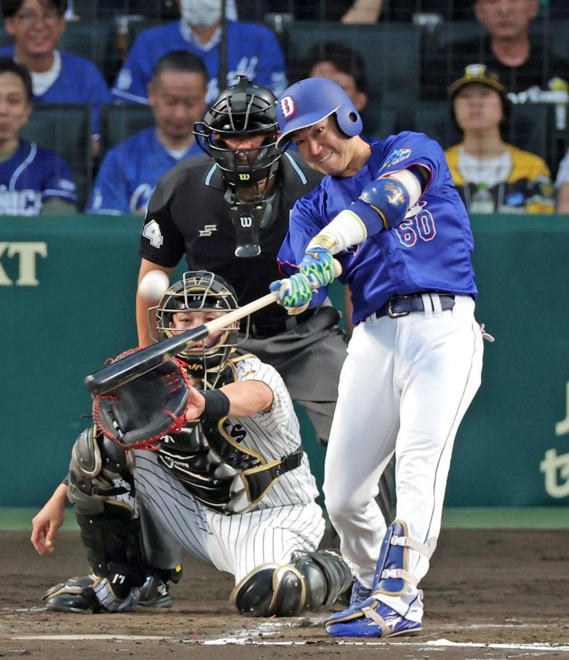 ２回、左翼スタンドへ３ランを放つ山本（撮影・立川洋一郎）