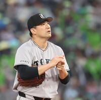 １回、岩田に右犠飛を浴びた巨人・田中将