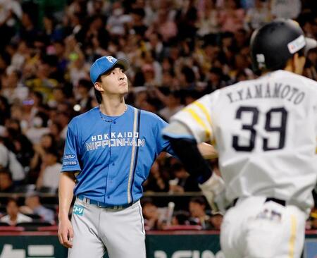 ７回、山本祐（手前）に本塁打を浴びた達