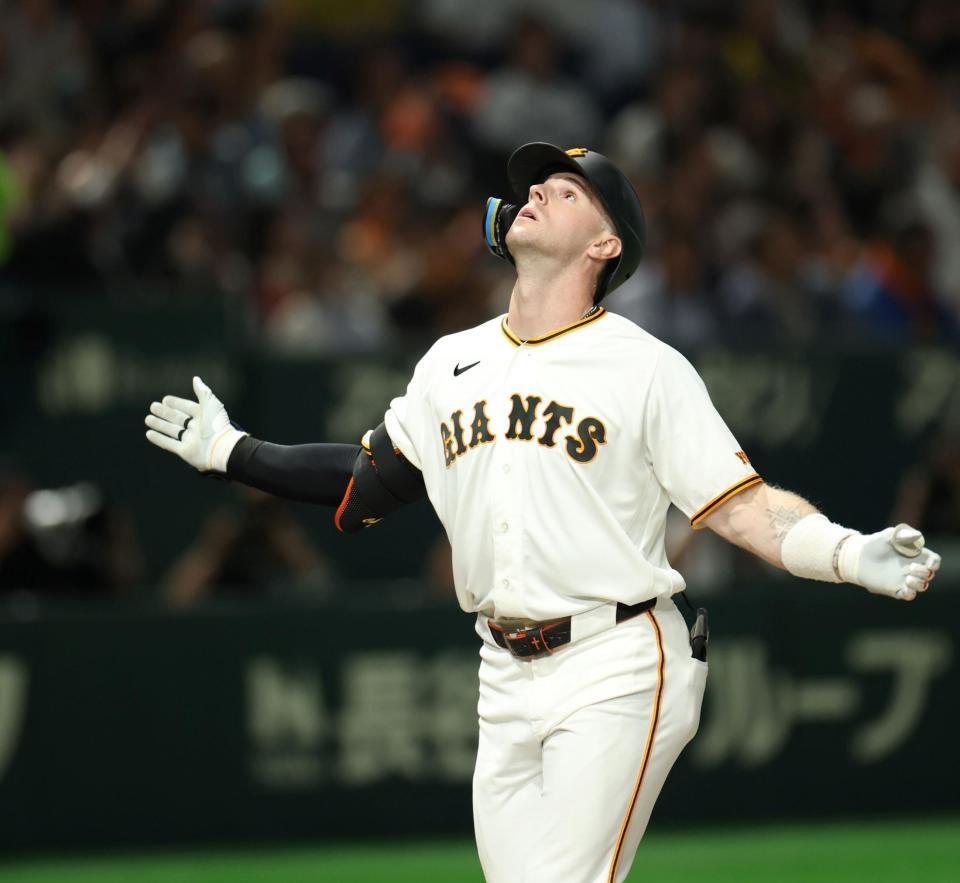 ７回、左中間へ２ランを放ったキャベッジ（撮影・伊藤笙子）