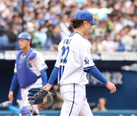 １回、高梨に２点適時二塁打を浴びた入江（撮影・佐々木彰尚）