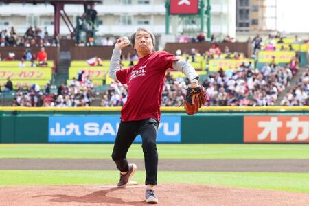始球式を務めた見栄晴（楽天野球団提供）