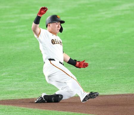 １回、二塁打を放つ浅野（撮影・金田祐二）